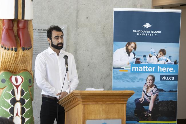 Armin speaks in the Centre for Health and Science